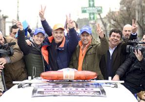 Domínguez, con Scioli e Insaurralde, en caravana de campaña
