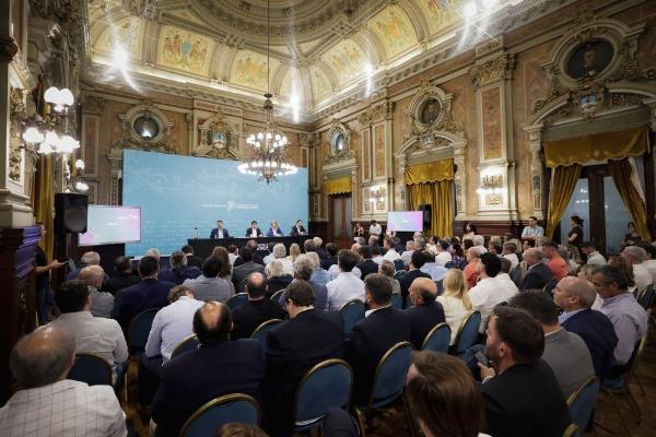 Recursos para los municipios: Kicillof reglamentó el fondo de $250.000 millones