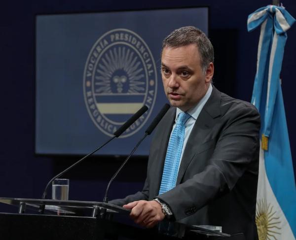 Caso Adorni: Las prestamistas confirmaron que el Jefe de Gabinete aún debe 70.000 dólares