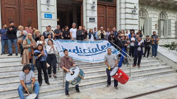 Conflicto judicial: Paro y retiro de lugares de trabajo en toda la provincia