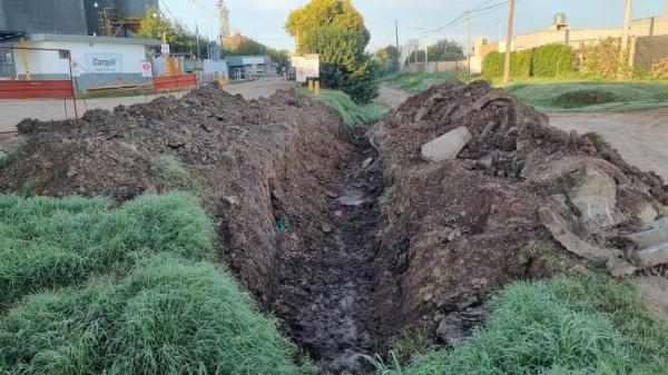 Mejoras en infraestructura: Colocan nuevos desagües en la prolongación de Avenida Tormey