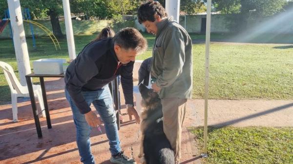 Continúa la campaña de vacunación antirrábica gratuita en espacios públicos