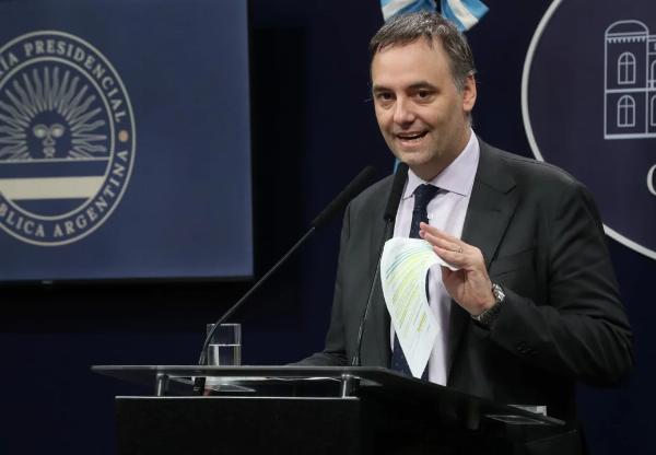 Manuel Adorni negó censura tras la reapertura de la sala de periodistas