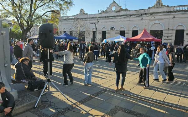 Rojas disfrutó de una nueva jornada de Feria en la Plaza San Martín