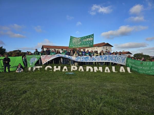Conflicto en Chapadmalal: masivo abrazo simbólico y caravana vecinal en defensa de los hoteles históricos