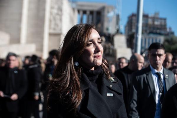En Rosario Victoria Villarruel le dio la espalda a Milei y destrozó al jefe de Gabinete, Manuel Adorni