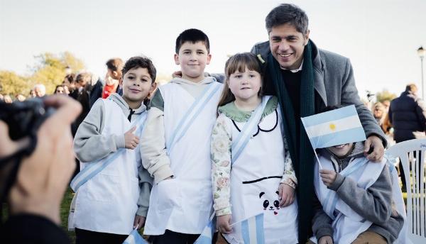 Con fuerte mensaje por la soberanía, Kicillof encabezó el acto del Día de la Bandera en el pueblo rural de San Jorge