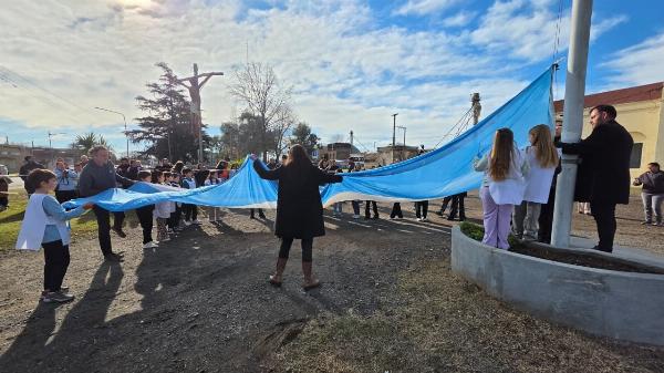 Rojas: histórico y emotivo acto del Día de la Bandera con promesa estudiantil