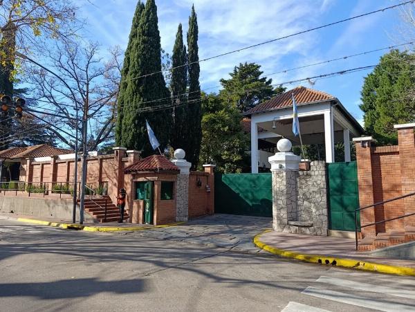 Cumbre de urgencia en Olivos: Javier Milei y Manuel Adorni definen la salida de la Jefatura de Gabinete