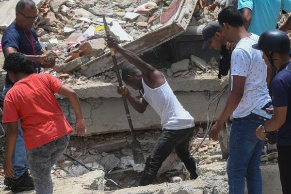 Emergencia en Venezuela: una fuerte réplica de magnitud 4,9 volvió a sacudir la costa central y complicó las tareas de rescate