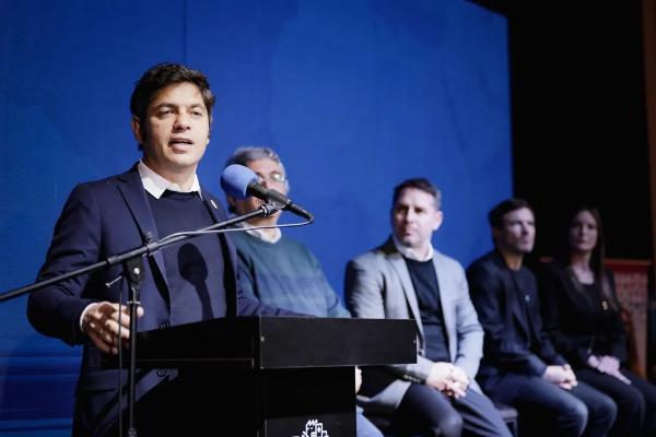 Fuerte embate de Axel Kicillof a la política de Javier Milei: “Estamos de remate, con la latita arriba del coche”
