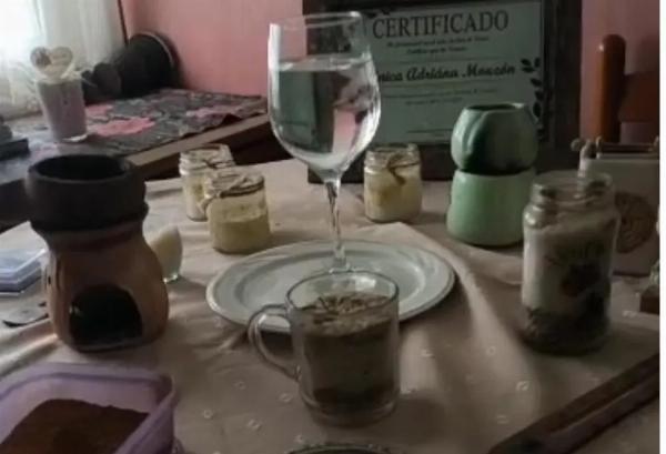 Estafa esotérica: una tarotista extorsionó a una comerciante y le quitó más de 15 millones de pesos y 26 mil dólares
