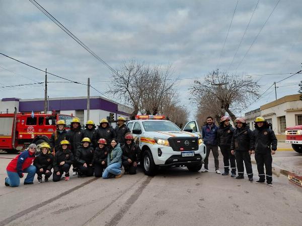 Nueva adquisición y formación profesional: los Bomberos Voluntarios de Rafael Obligado presentaron el móvil número 6