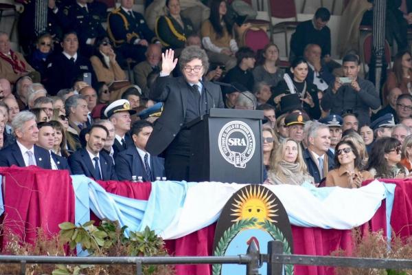 Milei en la Exposición Rural: prometió eliminar las retenciones y aseguró que el campo "va a volar como nunca"