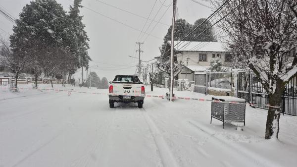 Emergencia climática en Bariloche: la Municipalidad pidió limitar la circulación ante las intensas nevadas