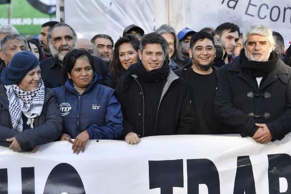 Kicillof participó de la marcha de San Cayetano: "Vinimos a acompañar a un pueblo que está sufriendo"