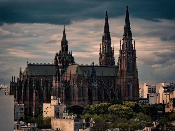 La Catedral de La Plata avanza a paso firme y busca un lugar en la final del Mundial de Catedrales