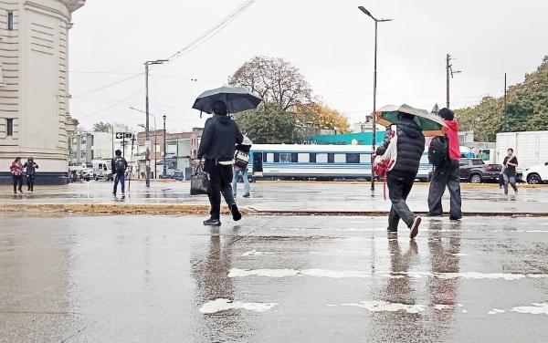 Fin de semana largo gris, húmedo y con ciclogénesis en puerta: ¿cuándo llegan las lluvias a Buenos Aires y al noroeste bonaerense?