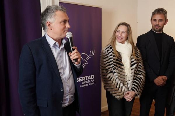 Del ambiguo juego libertario a la precaria paz peronista: impactos bonaerenses de las definiciones nacionales