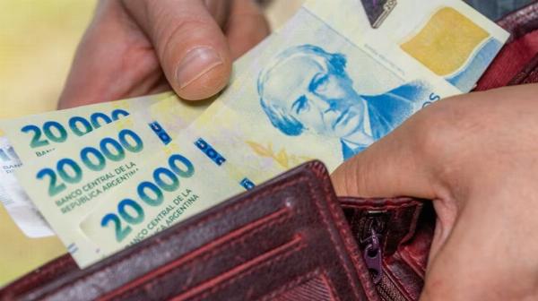 Según el Indec los salarios aumentaron un 2,9% en junio y le ganaron a la inflación del mes