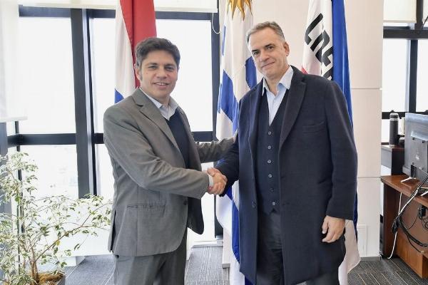 Kicillof mantuvo un encuentro bilateral con Yamandú Orsi en Montevideo y participó del Congreso Panamericano