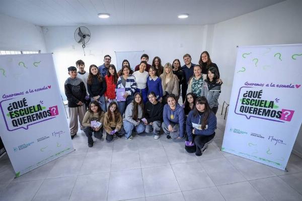 La diputada Mayra Mendoza encabezó en Pergamino un encuentro con estudiantes secundarios para debatir sobre la educación pública