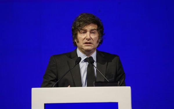 Denunciaron penalmente a Javier Milei tras su presentación en el colegio ORT