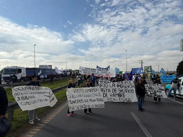 Trabajadores municipales bonaerenses iniciaron un plan de lucha con cortes de ruta estratégicos