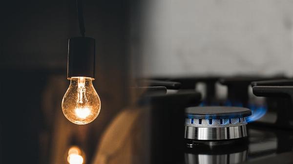 El Gobierno nacional autorizó aumentos en las tarifas de luz para el AMBA y de gas en todo el país para septiembre