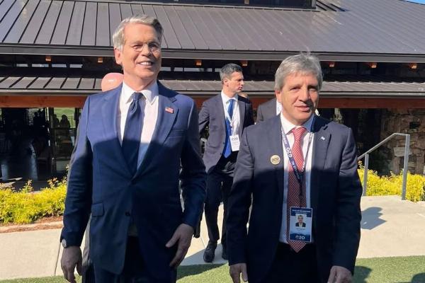 Scott Bessent elogió el rumbo económico argentino y mantuvo una reunión bilateral con Luis Caputo