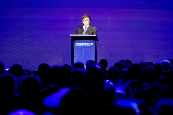 Javier Milei participó del Foro de Madrid en Chile, defendió la gestión económica de Pinochet y ratificó denuncias por desestabilización