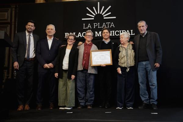 Axel Kicillof encabezó un homenaje a Sergio "El Ruso" Karakachoff y convocó a un amplio frente opositor contra Javier Milei