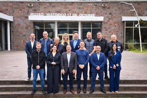 Intendentes de "La Liga" se reunieron con Ricardo Quintela en San Vicente para consolidar un eje federal y opositor