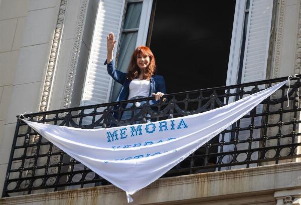Cristina Kirchner pedirá a Casación la revisión y suspensión de su condena en la Causa Vialidad basándose en un peritaje sobre la obra pública