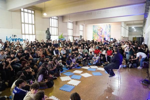 Sergio Massa reunió a la juventud del Frente Renovador en la UBA para debatir el futuro del peronismo