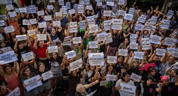 Trabajadores de FATE se concentran en la planta de San Fernando para rechazar la orden de desalojo