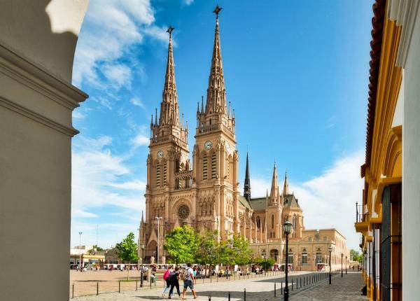 Feriados y asuetos por la visita del papa León XIV: Nación confirmó el 9 de noviembre y la Provincia analiza medidas para el miércoles 11
