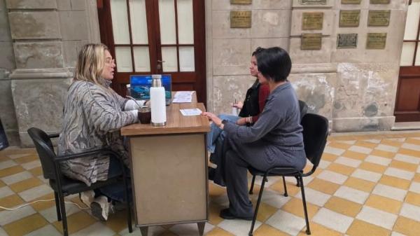 Programa Terral 1:El Municipio de Rojas asiste a los vecinos en el proceso de inscripción