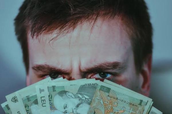 El 57 por ciento de los bonaerenses que contrajo deudas con financieras informales se encuentra en situación de mora