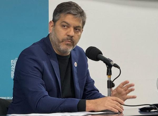 Carlos Bianco puso en duda el alineamiento automático del kicillofismo tras la figura de Cristina Kirchner y reavivó la interna peronista