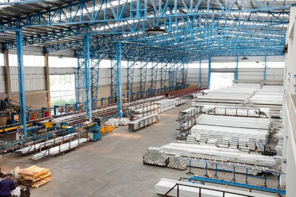 La destrucción de empresas empleadoras no se detiene y la tendencia acumula dieciocho meses consecutivos de caída