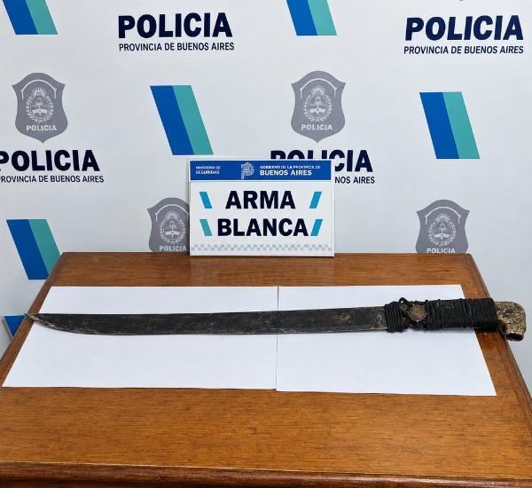 Un anciano de 70 años atacó con un machete a su nuera y a dos policías durante un conflicto familiar en Junín
