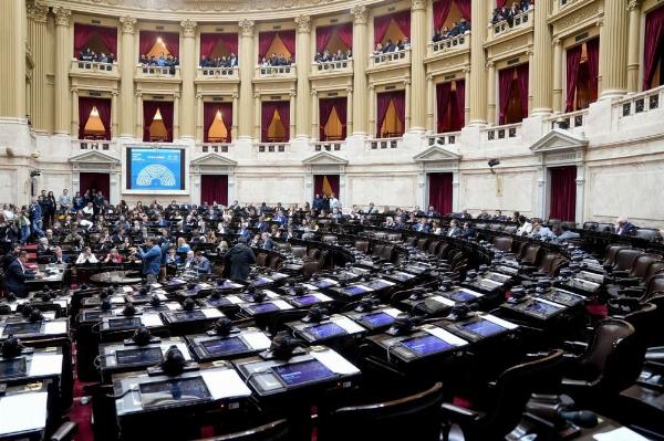 El oficialismo logró frenar la sesión en Diputados y preservó la vigencia del DNU 70/23 por falta de quórum