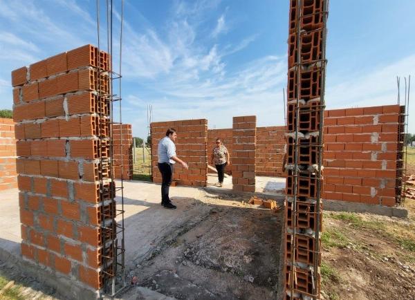 El Municipio reactiva la construcción de 28 viviendas en Carabelas mediante un esquema de autoconstrucción asistida