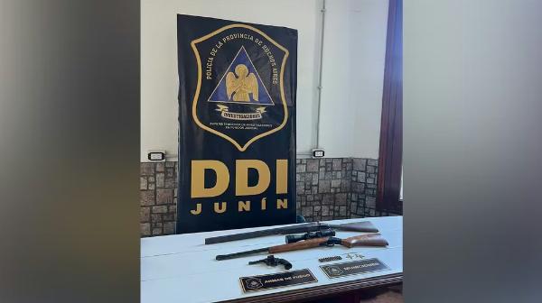 Detuvieron a un hombre en Agustina acusado de matar a dos perros a balazos y secuestraron armas no registradas