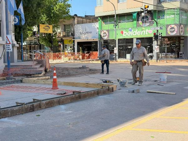 Rojas: comenzaron los trabajos de remodelación en la Av. 25 de Mayo y piden circular con precaución